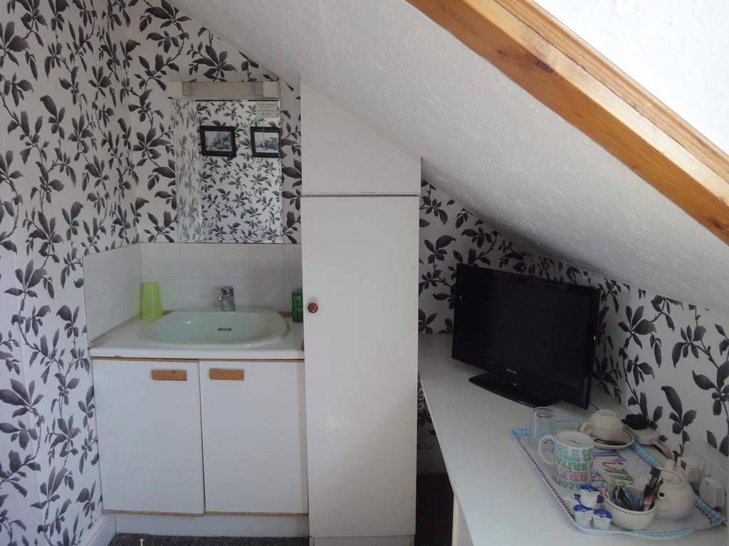 Chambre Simple avec Salle de Bains Privative Séparée - Deuxième Étage