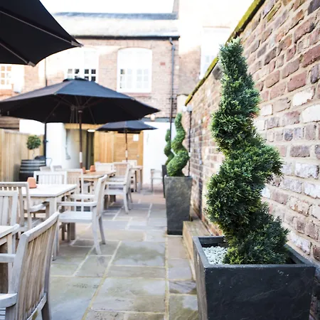 The Pied Bull-3